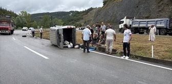 Zonguldak'ta refüje çarparak devrilen hafif ticari araçtaki 3 kişi yaralandı