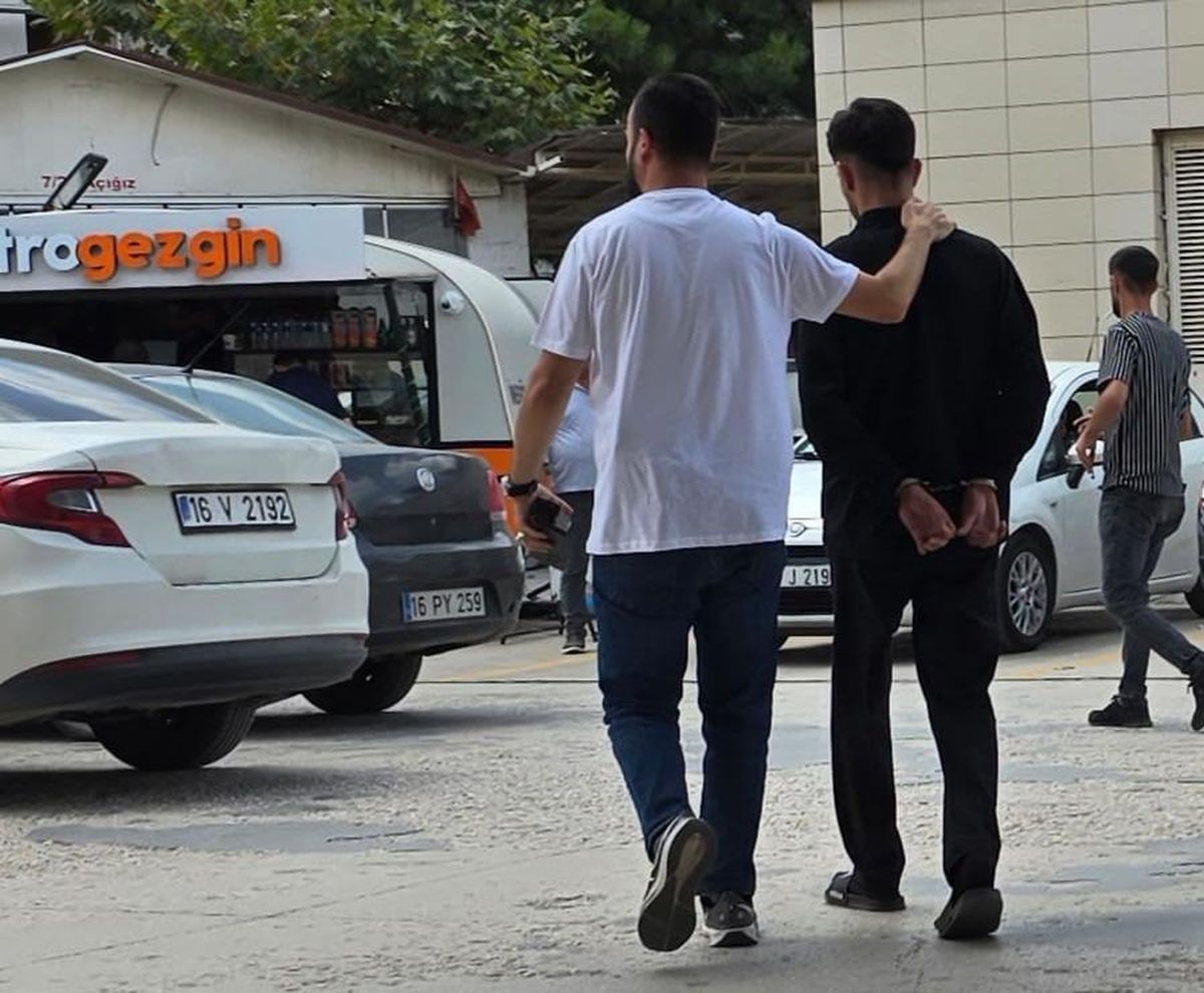 İnegöl'de 50 km kovalamaca: 20 bin uyuşturucu hap ele geçirildi