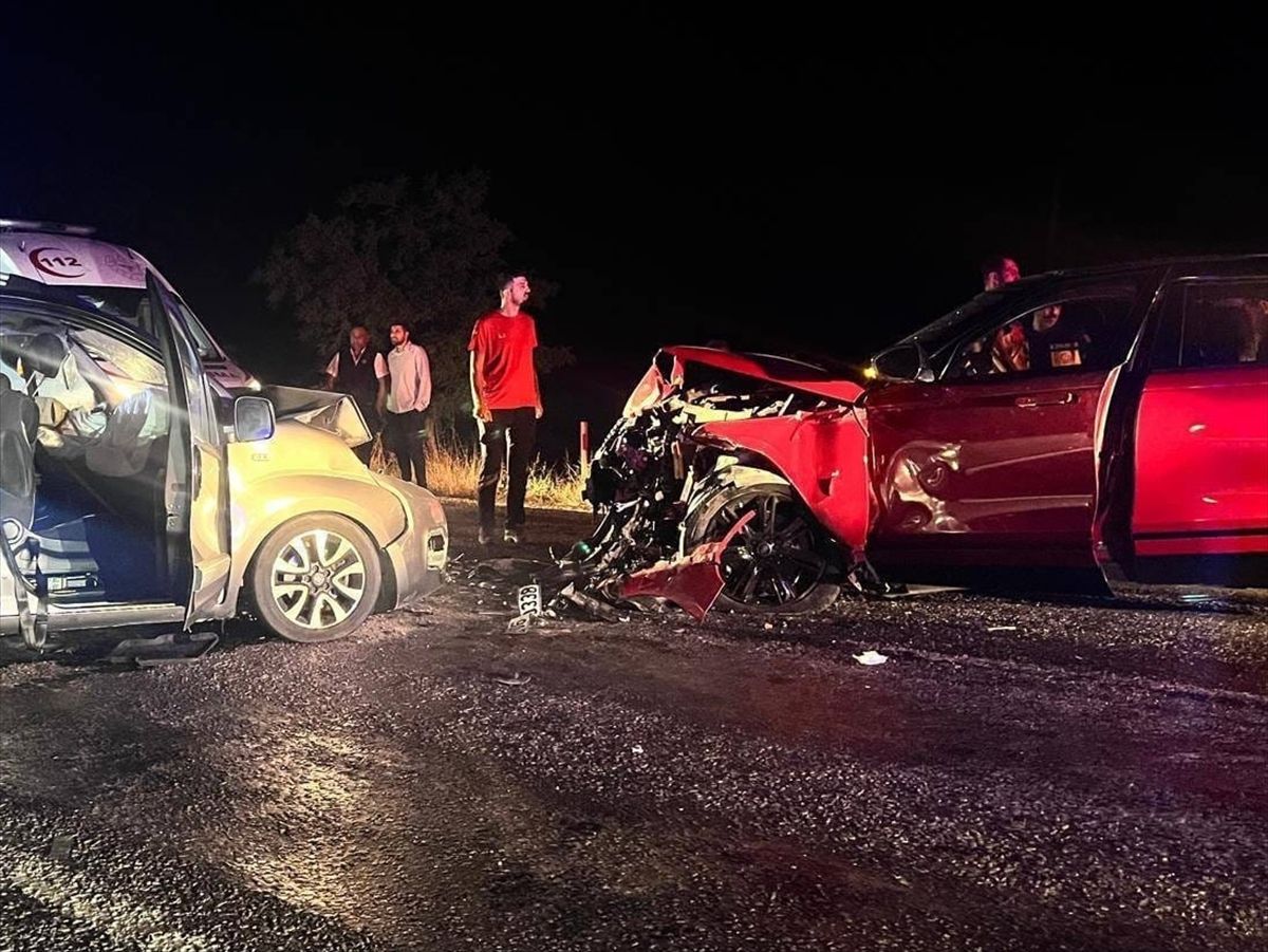 Afyonkarahisar'da kaza: 2 ölü, 4 yaralı