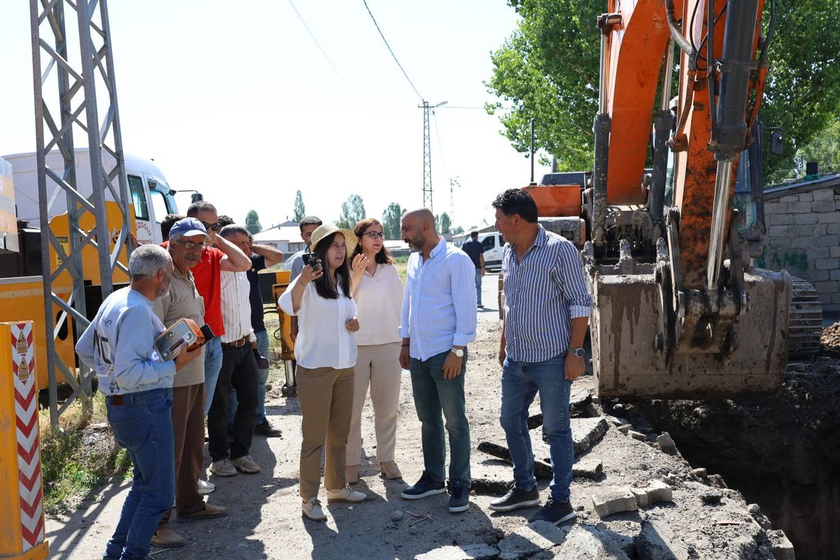 Ağrı Belediyesi'nden Fatih Mahallesi'nde Menfez Altyapı Çalışmalarına Denetim