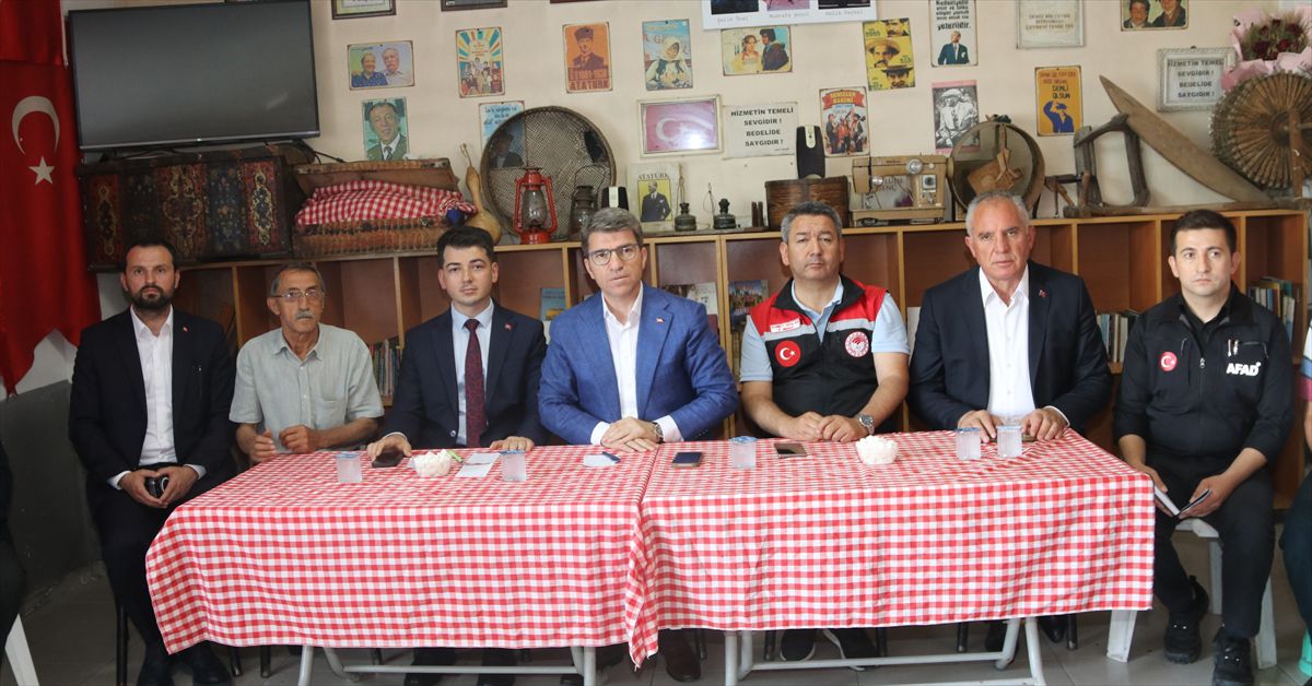 Amasya Valisi fırtından etkilenen köylerde inceledi