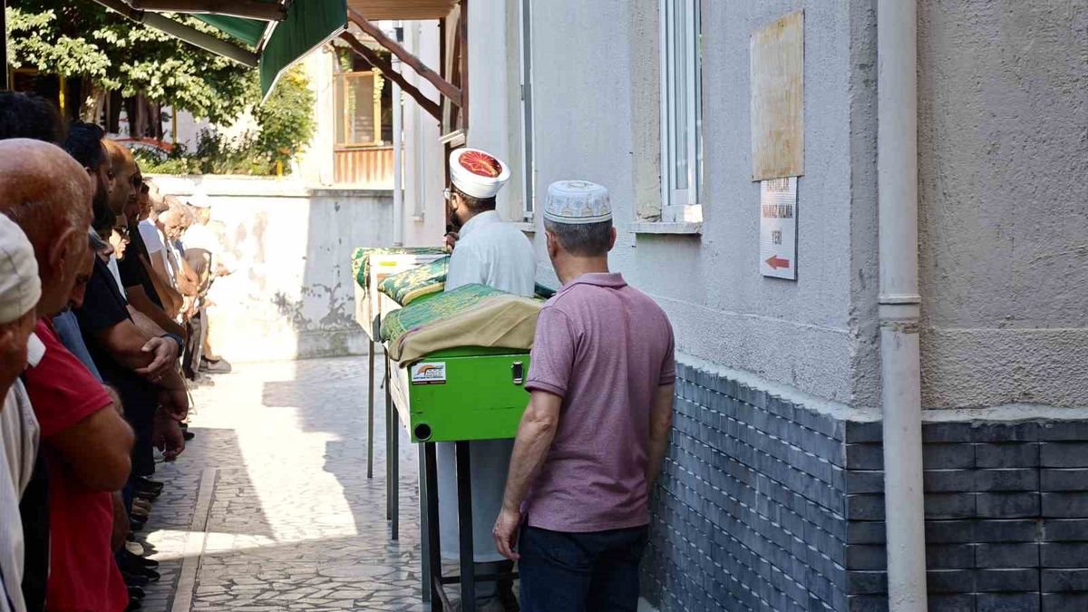 Ardahan-Ardanuç yolunda 4 kişi hayatını kaybetti, cenazeler toprağa verildi