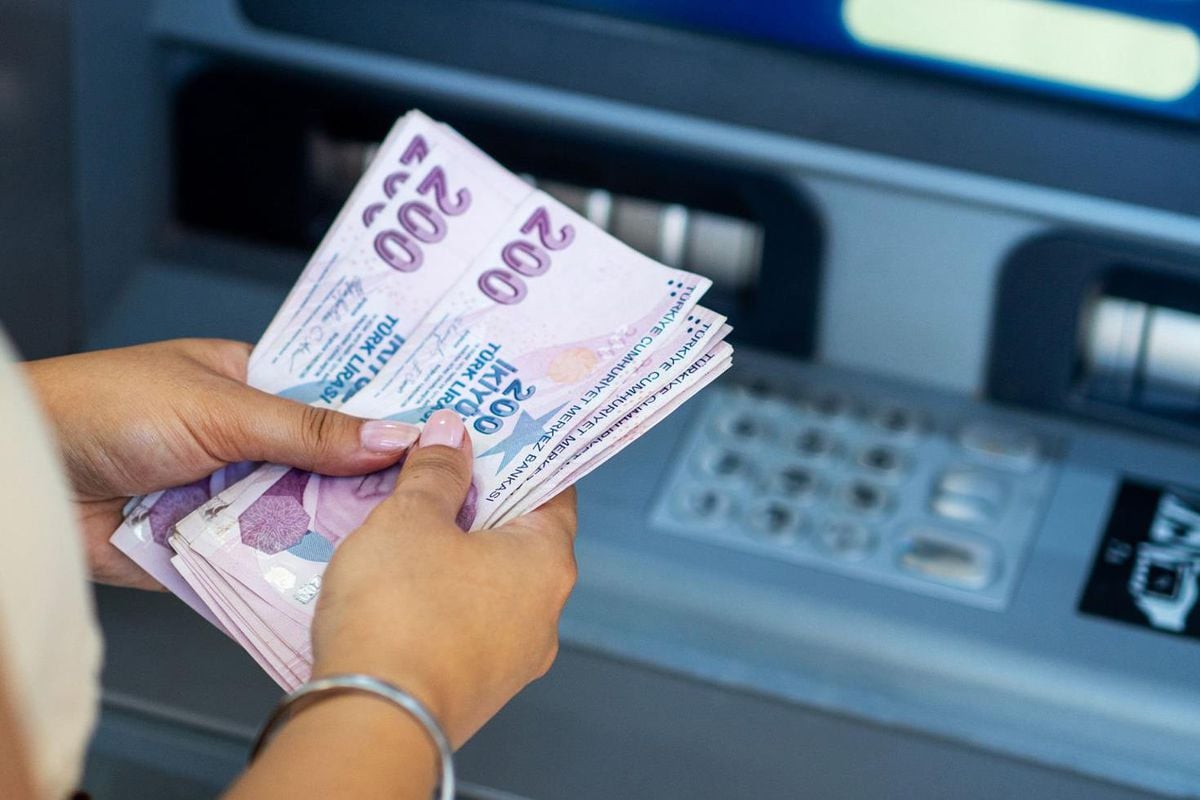 ATM'de bunu gören işlem yapmadan uzaklaşsın