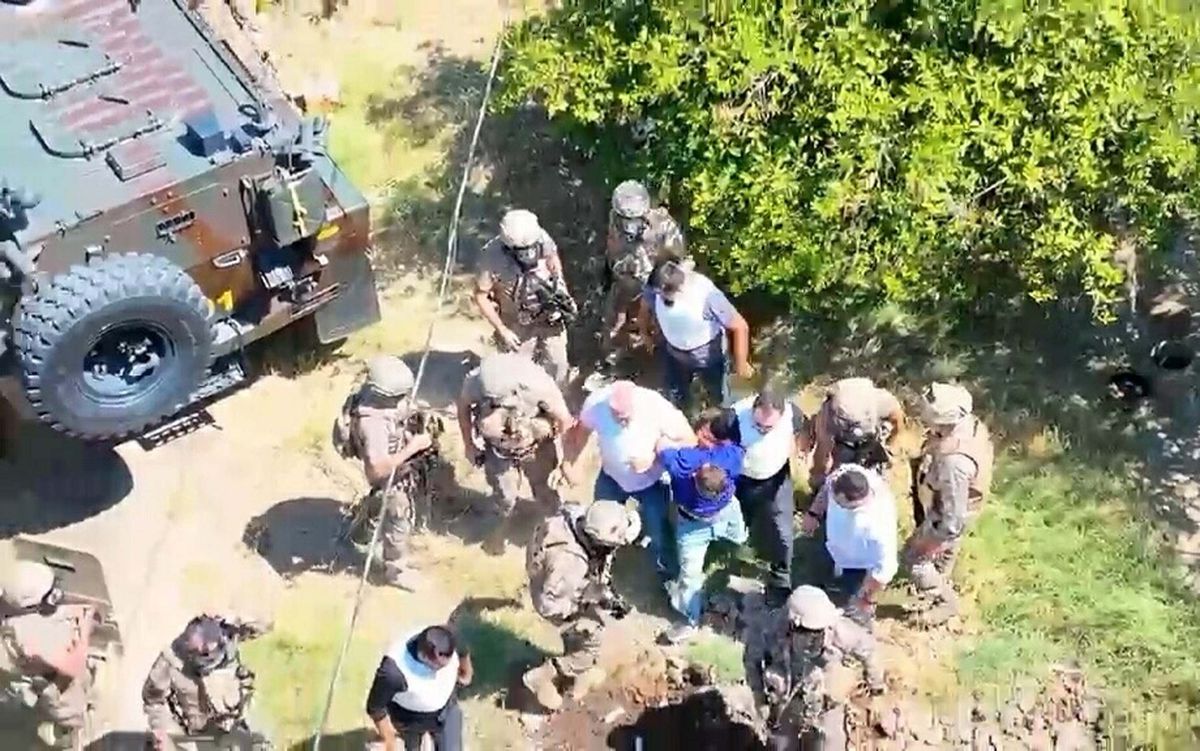 Aydın'da polis operasyonu sonucu yakalanan firari hükümlü.