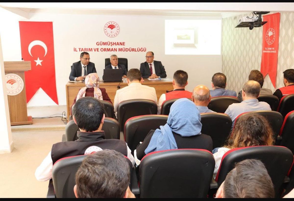 Gümüşhane'de B-REÇETE Sistemi hakkında bilgilendirme toplantısı yapılıyor.