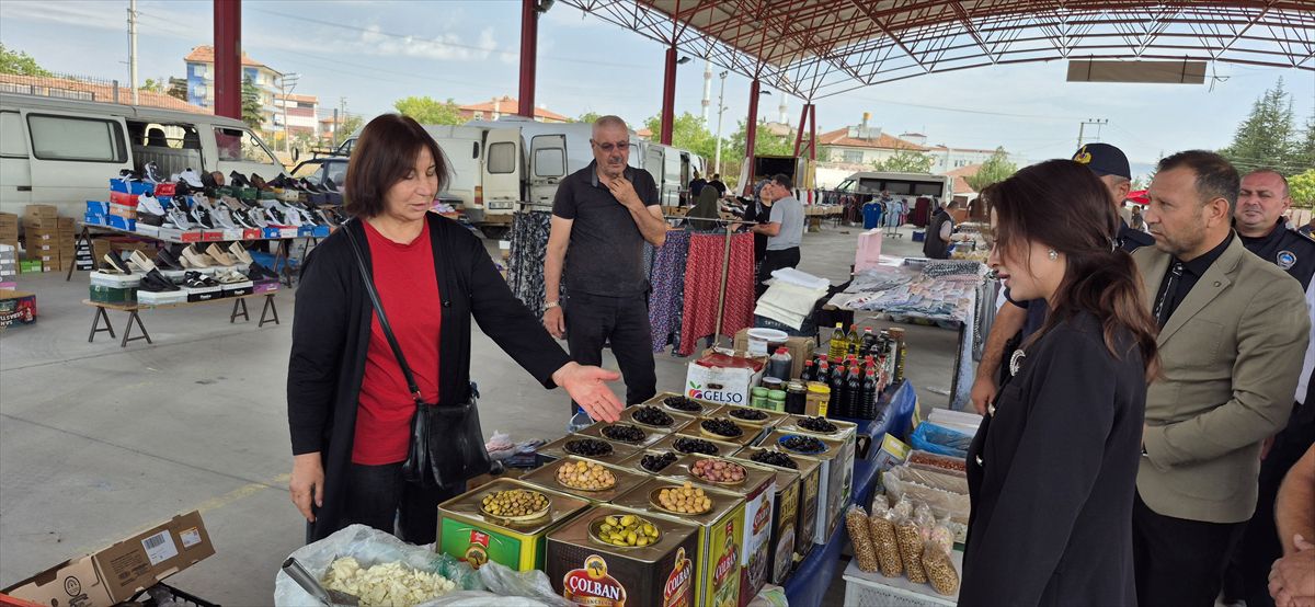 Kaymakam Kazanasmaz, pazar esnafı ve vatandaşla buluştu