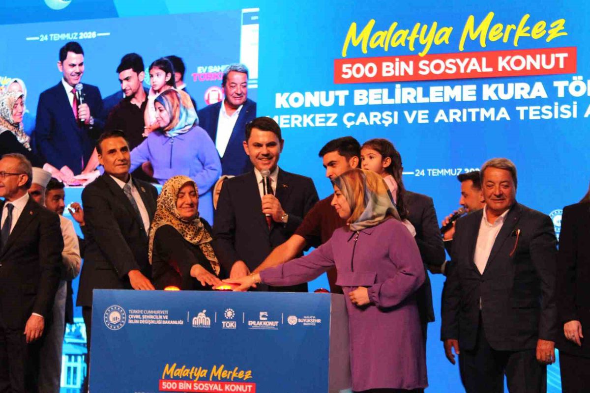 Bakan Kurum: Deprem bölgesinden son vatandaş güvenli yuvasına kavuşana kadar ayrılmayacağız