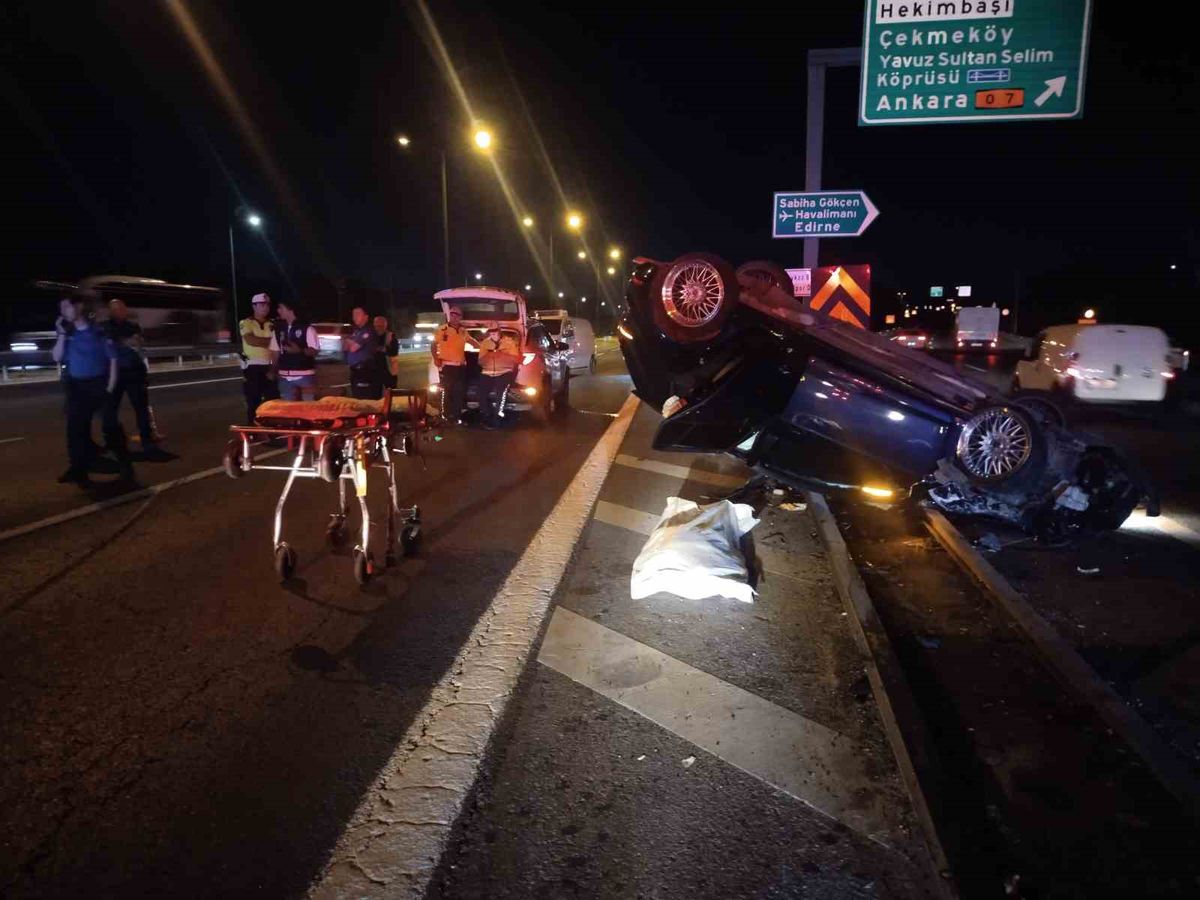 Beykoz TEM Otoyolu'nda kaza sonrası olay yeri incelemesi