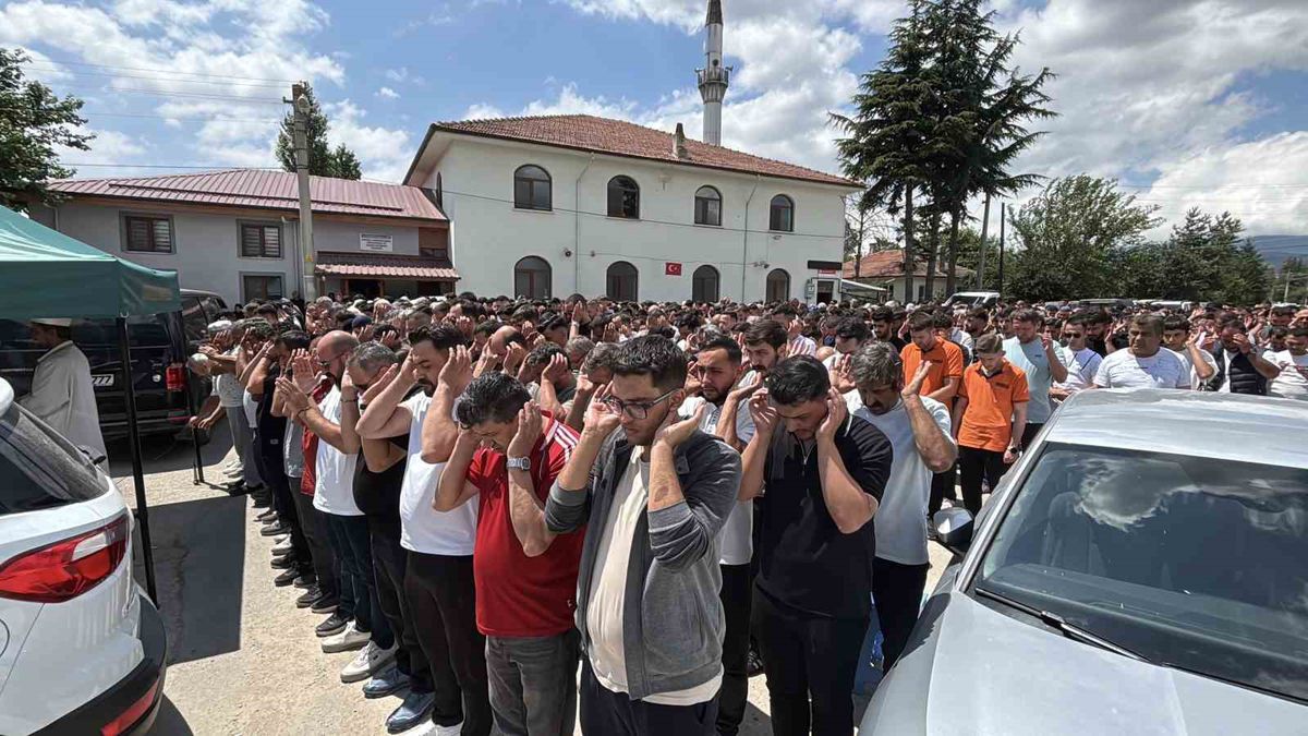Bolu'da uçuruma yuvarlanan cipte iki genç hayatını kaybetti