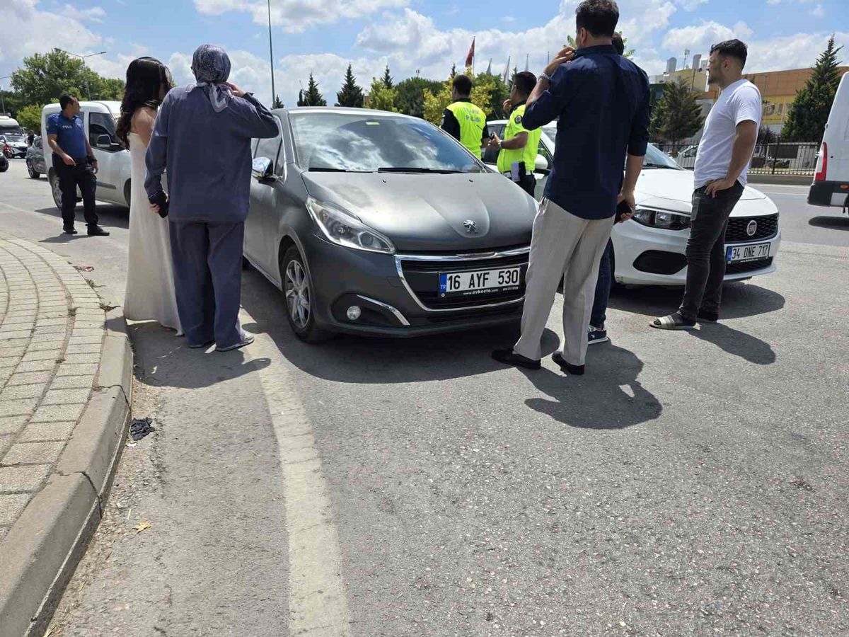 İnegöl'de Motosiklet ile Otomobil Çarpıştı: 2 Yaralı