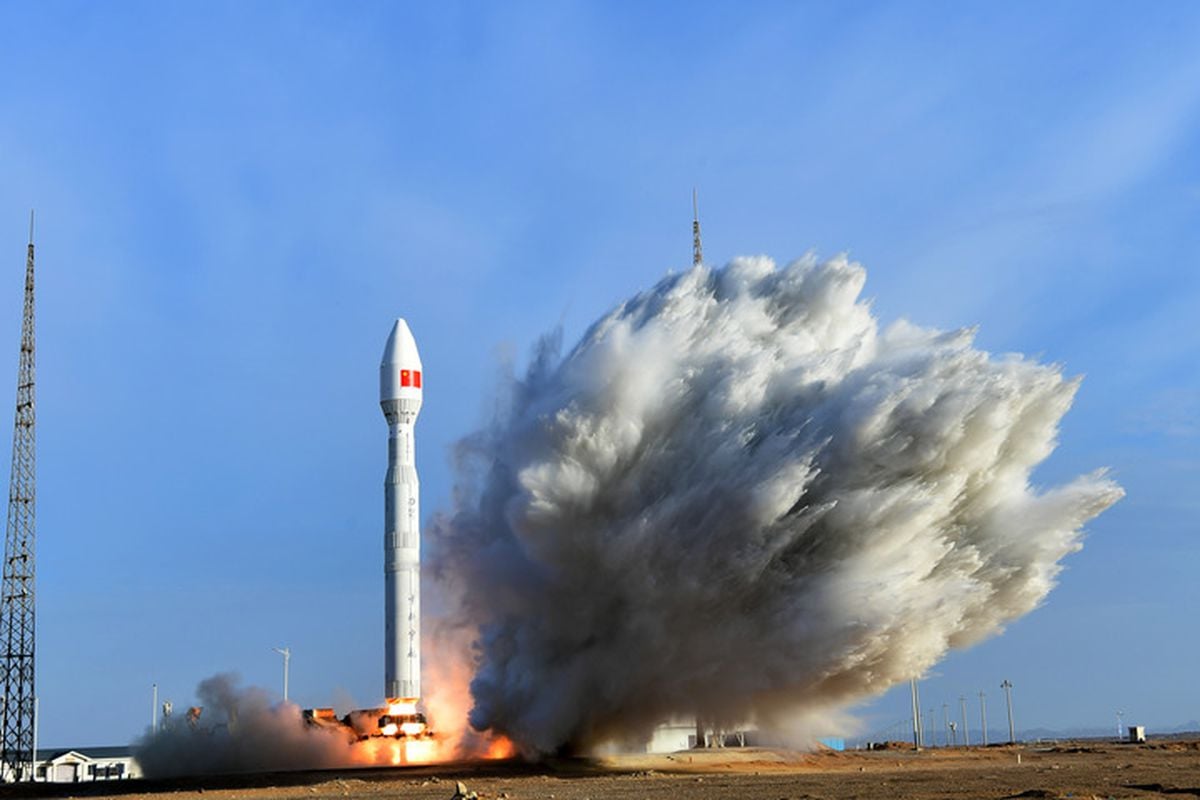 Çin, Dongfeng Ticari Uzay İnovasyon Pilot Bölgesi’nden beş uyduyu başarıyla uzaya gönderdi