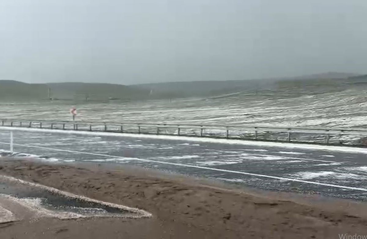 Ardahan'da Ani Dolu Yağışı ve Kar Görüntüsü