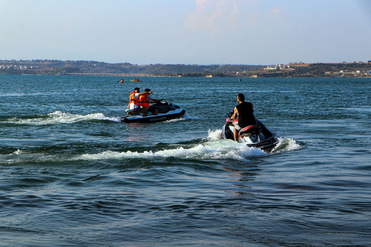 Adana'da Jet Ski Tutkusu: Seyhan Baraj Gölü'nde Su Sporları Yaygınlaşıyor
