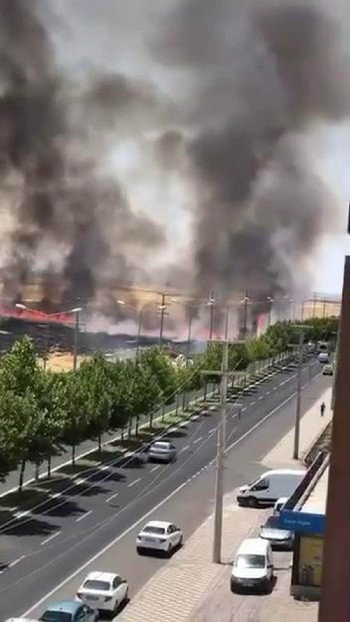 Diyarbakır'da otluk alanda yangın paniği