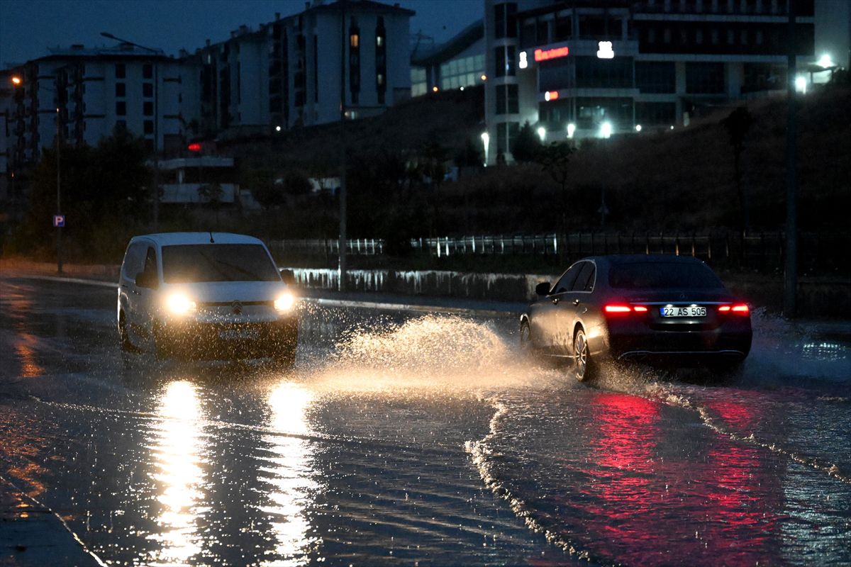 Edirne'de sağanak etkili oldu