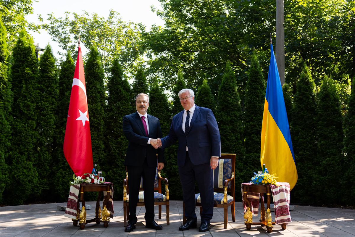 Dışişleri Bakanı Hakan Fidan ve Ukrayna Dışişleri Bakanı Andriy Sibiha'nın telefonda görüştüğünü gösteren temsili görsel.