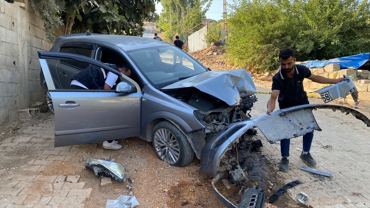 Hatay Kırıkhan'da meydana gelen trafik kazası sonrası olay yeri incelemesi