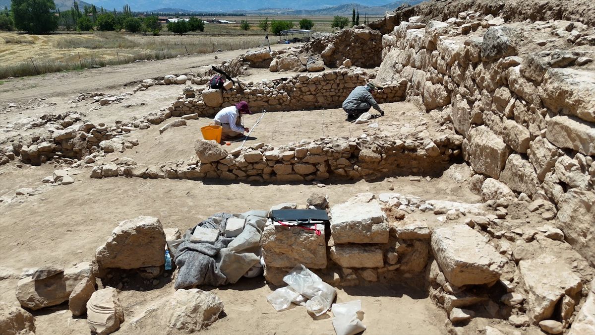 Isparta'da 1500 yıllık demirci atölyesi bulundu