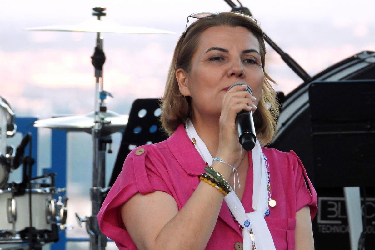 İzmit Belediye Başkanı Fatma Kaplan Hürriyet'in görevden uzaklaştırılmasına dair haber.