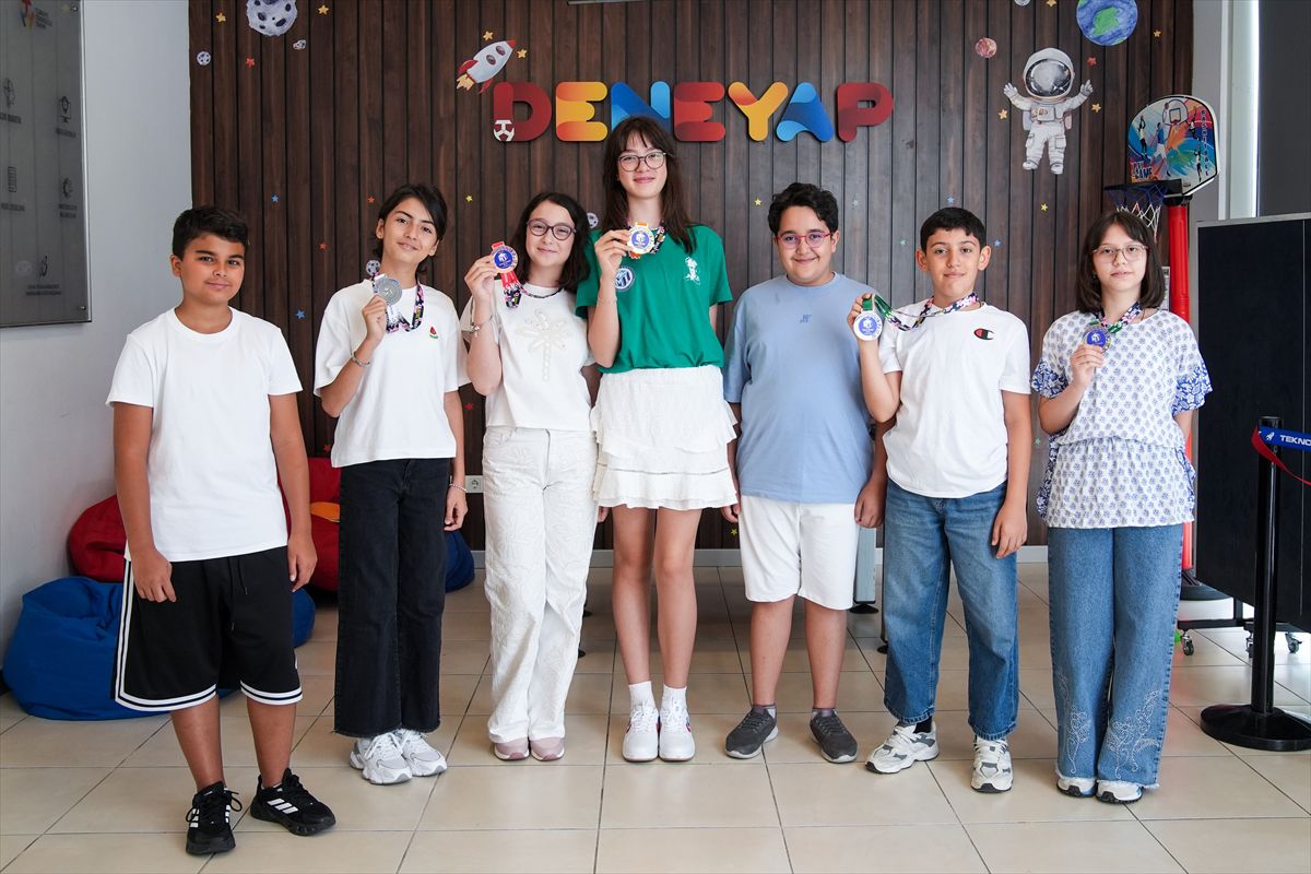 Türk öğrenciler Tokyo'da matematik madalyalarıyla döndü