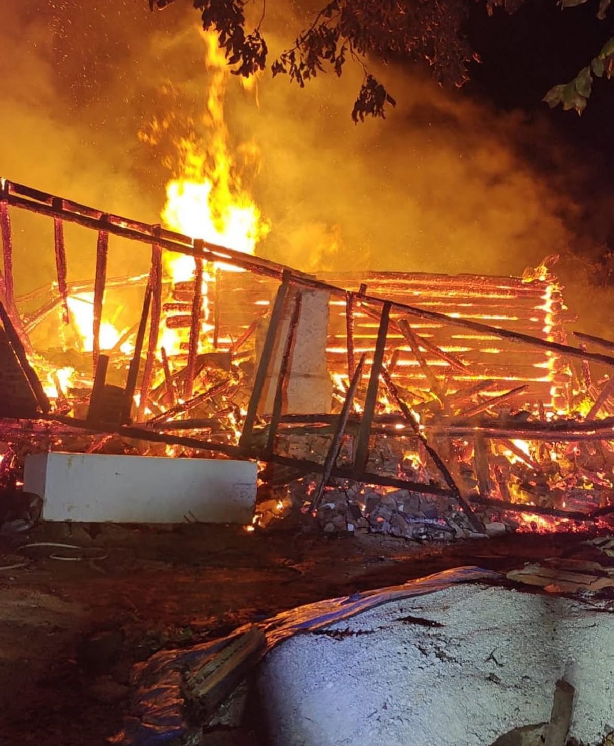 Kastamonu’da alevlere teslim olan ev kullanılamaz hale geldi