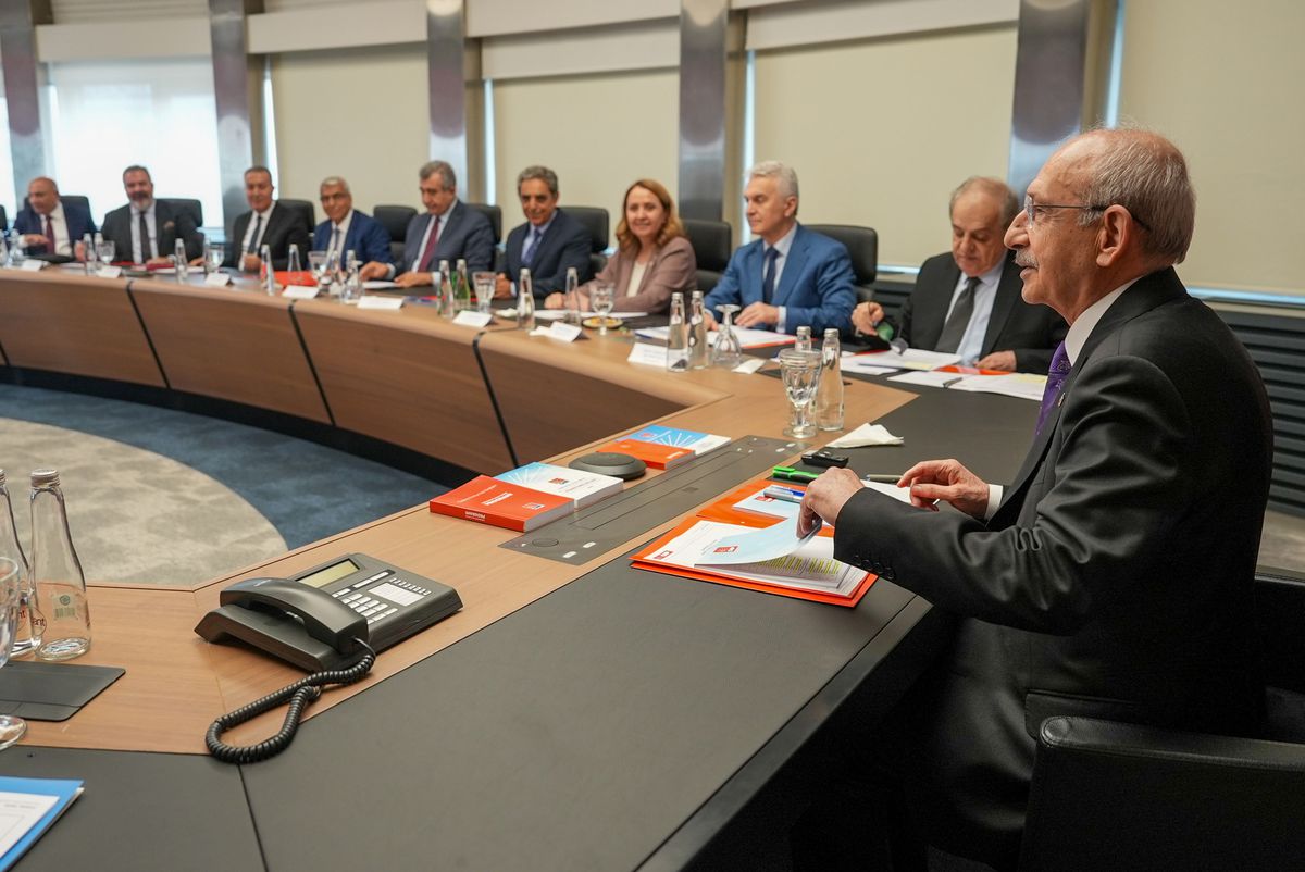 Kemal Kılıçdaroğlu istifaların ardından MYK ile bir araya geldi