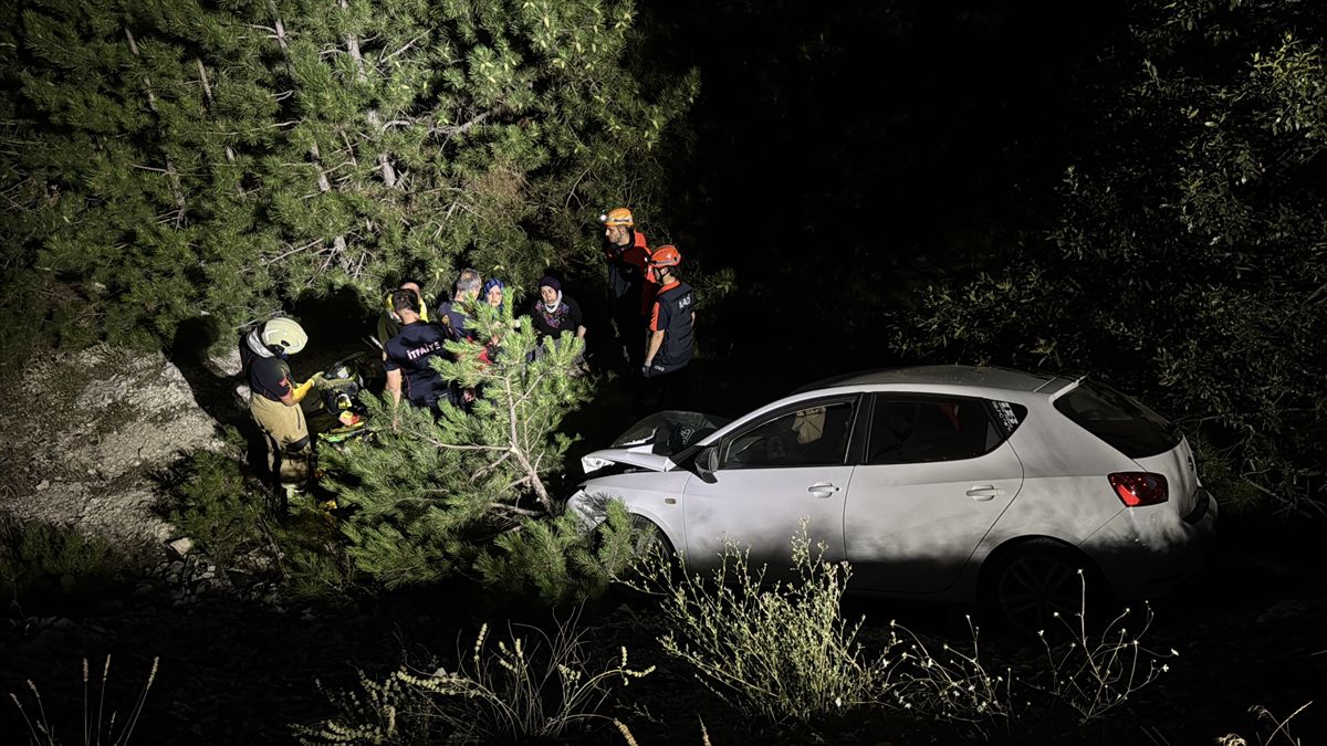 Kütahya'da trafik kazası sonrası olay yeri.