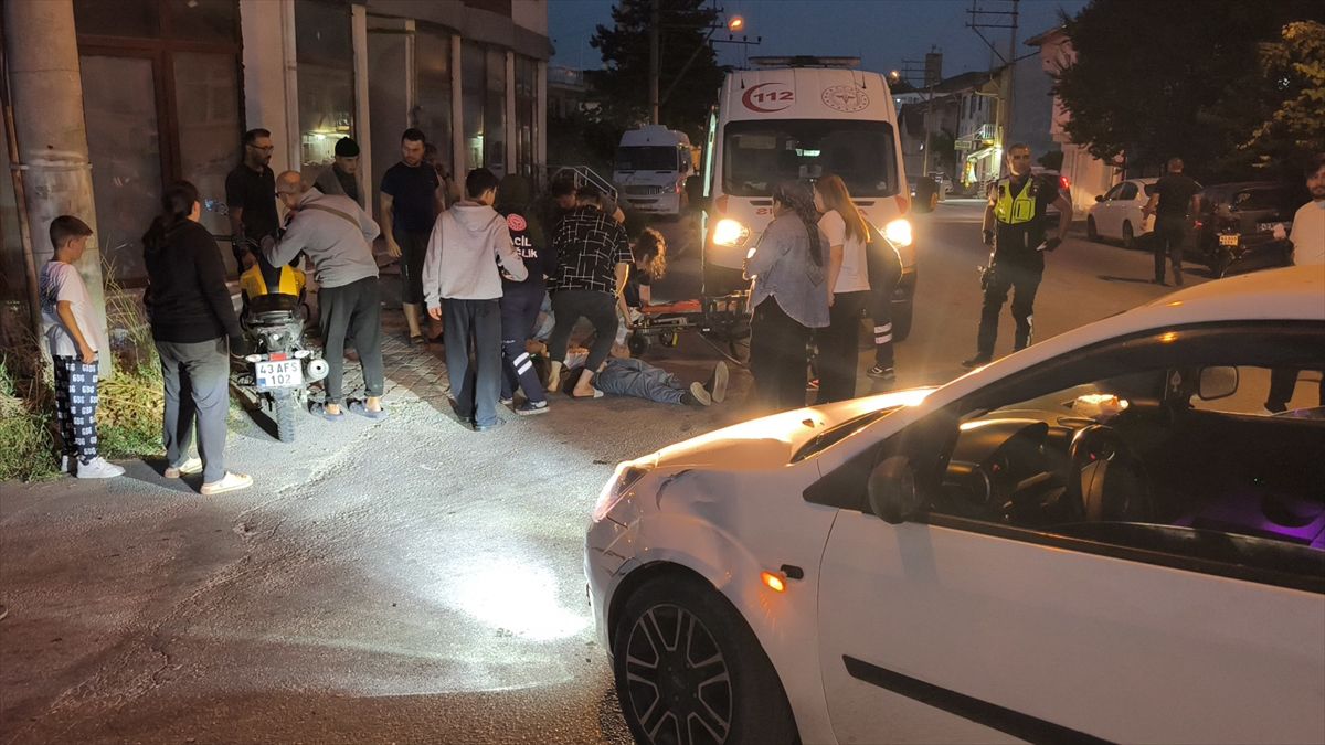 Kütahya'da Motosiklet ile Otomobil Çarpıştı: 1 Yaralı