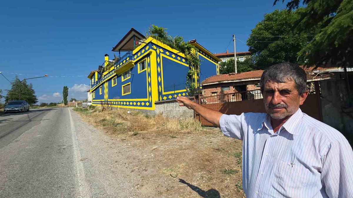 Fenerbahçe Aşkı Evine Yansıdı: 65 Yaşındaki Besici, Köy Evini Sarı-Lacivert'e Boyadı