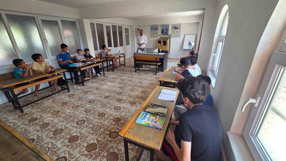 Kuyucak'ta Yaz Kur'an Kurslarında Anlamlı Seminerler