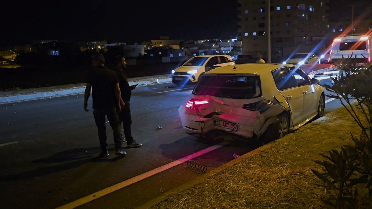 Nusaybin'de otomobil çarpıştı: 3 yaralı