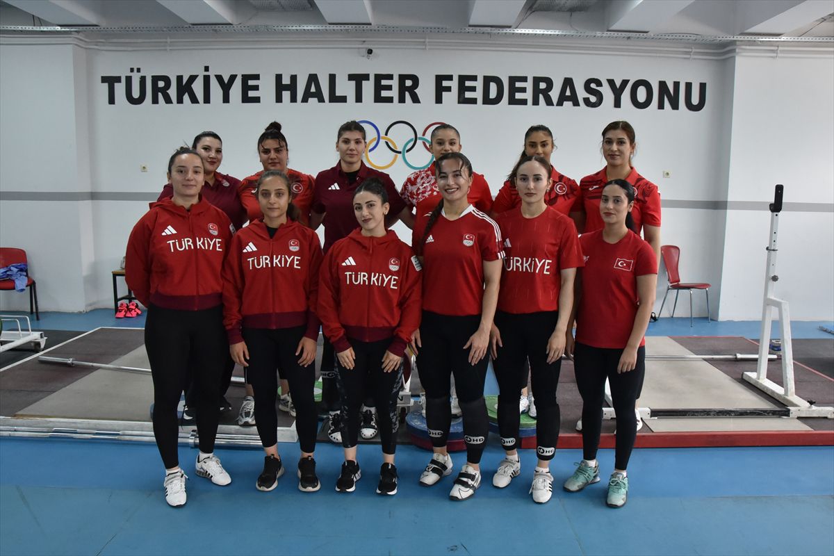Kadın halterciler Akdeniz Oyunları ve Dünya Şampiyonası'na hazırlanıyor