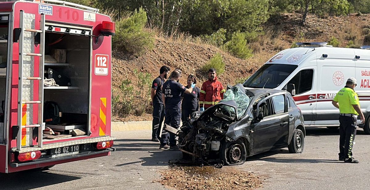 Fethiye'de otomobil çarpıştı: 1 ölü, 2 yaralı