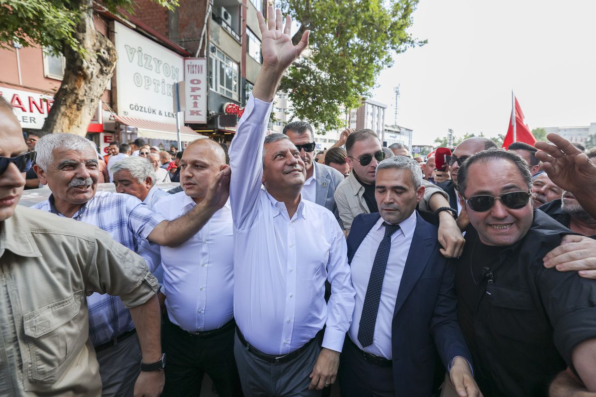 Özgür Özel ve milletvekillerinin yeni parti kurma hazırlıkları