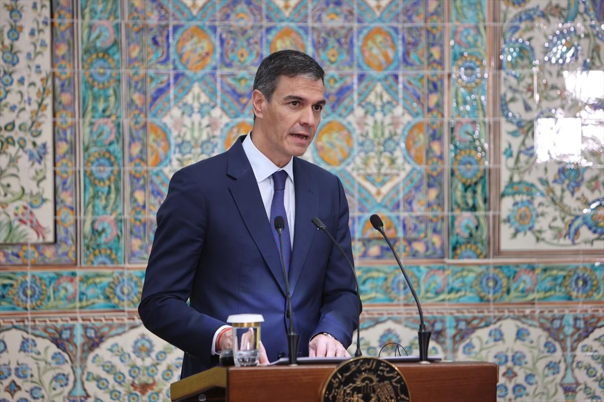 Pedro Sánchez'den, YENİ Parti'yi kuran Özgür Özel'e destek