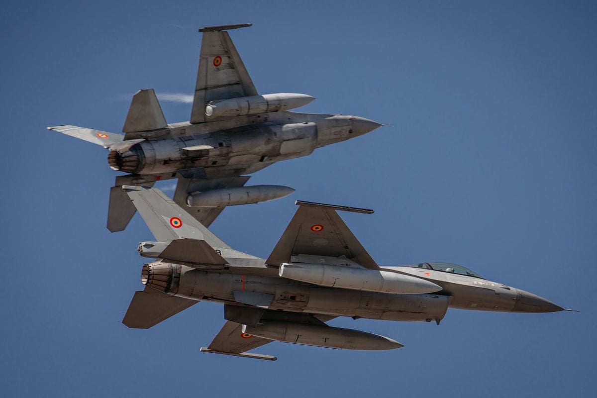 Romanya, hava sahasına giren İHA'yı F-16 ile düşürdü