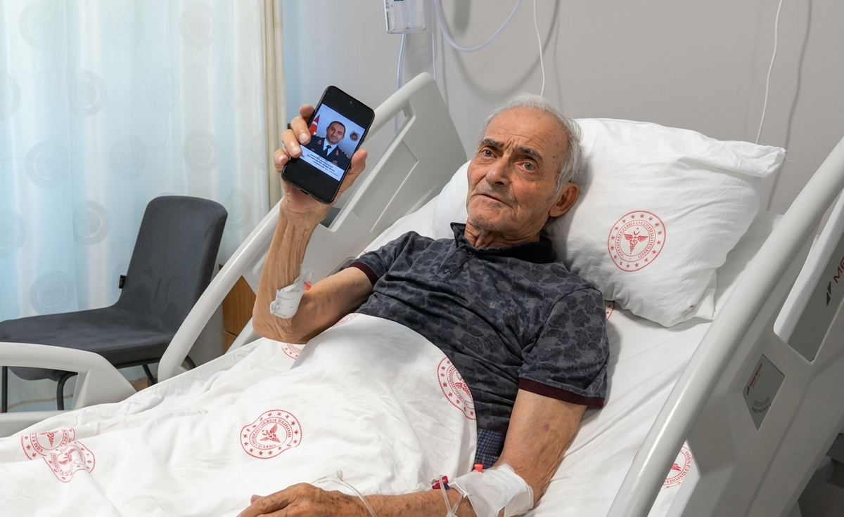 Şehit babası Rüştü Akkuş’a kapalı yöntemle kalp kapağı takıldı