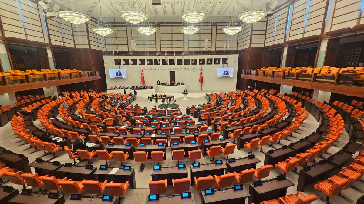 TBMM'de kabul edilen kanun teklifiyle en düşük emekli aylığı miktarı artırılıyor.