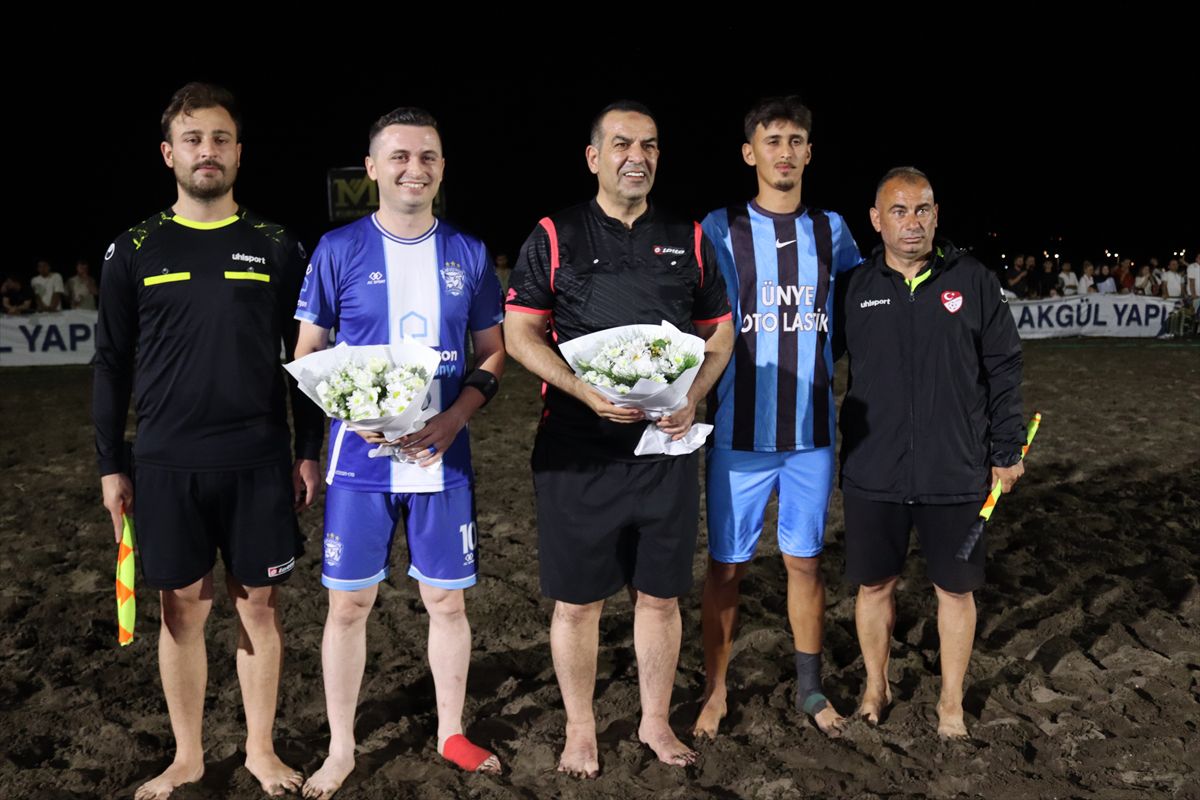 Ünye'de Manyetik Kum Futbolu Turnuvası Heyecanı