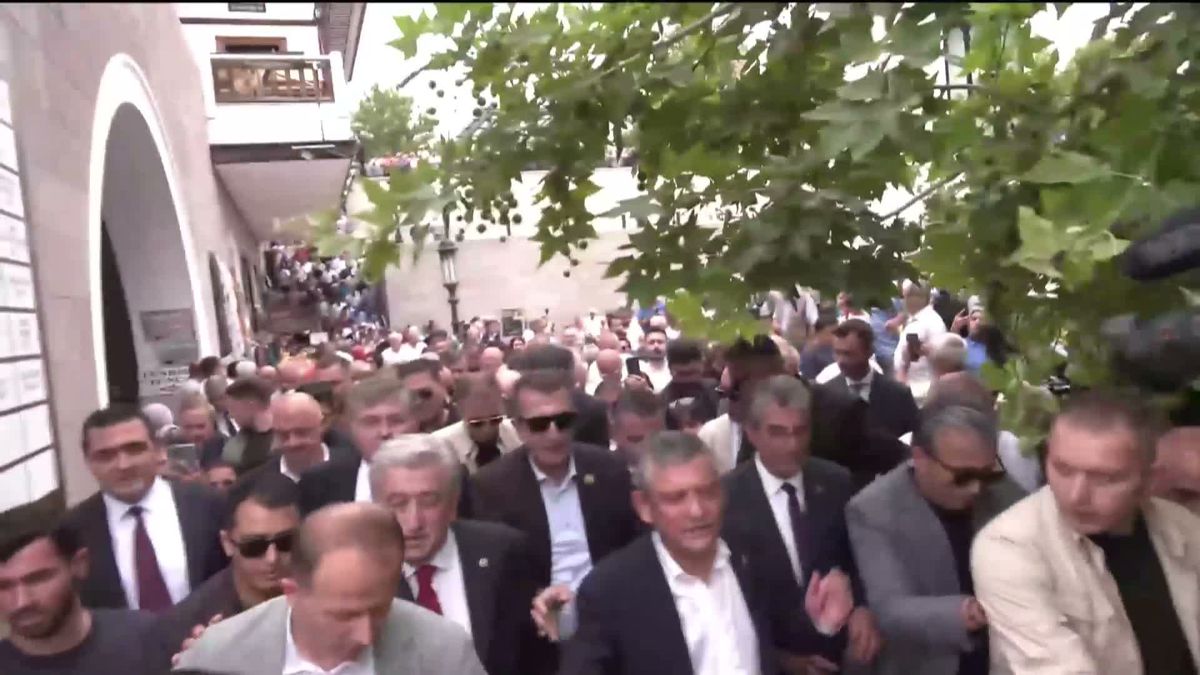 Özgür Özel'den YENİ Parti Açıklaması: Bazı Zorluklar Aşılmadan Doğru Yola Girilemiyor