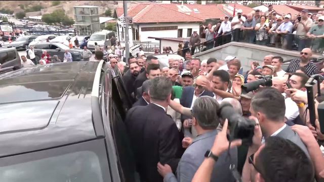 yeni parti nin kurulmasinin ardindan ozgur oz 20083933 o