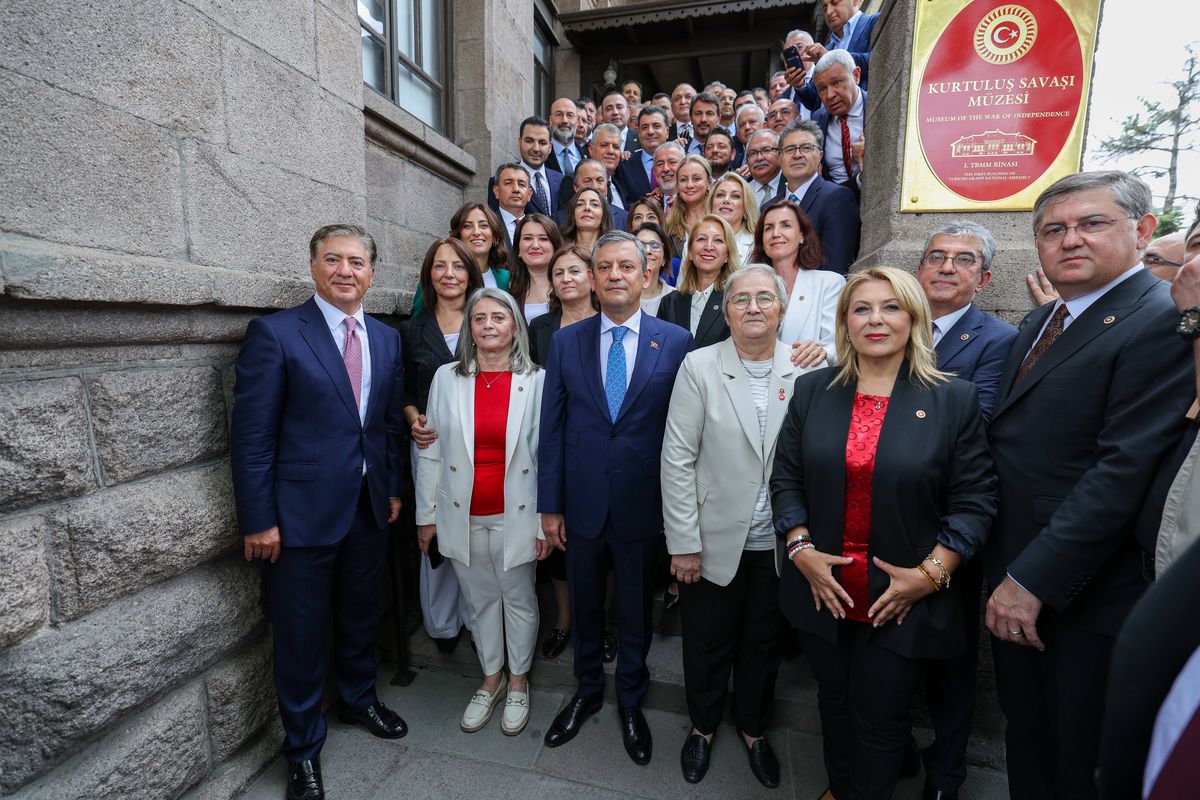 Yeni Parti'nin Parti Meclisi ve Yüksek Disiplin Kurulu üyelerinin belirlendiği toplantıdan genel bir görünüm.