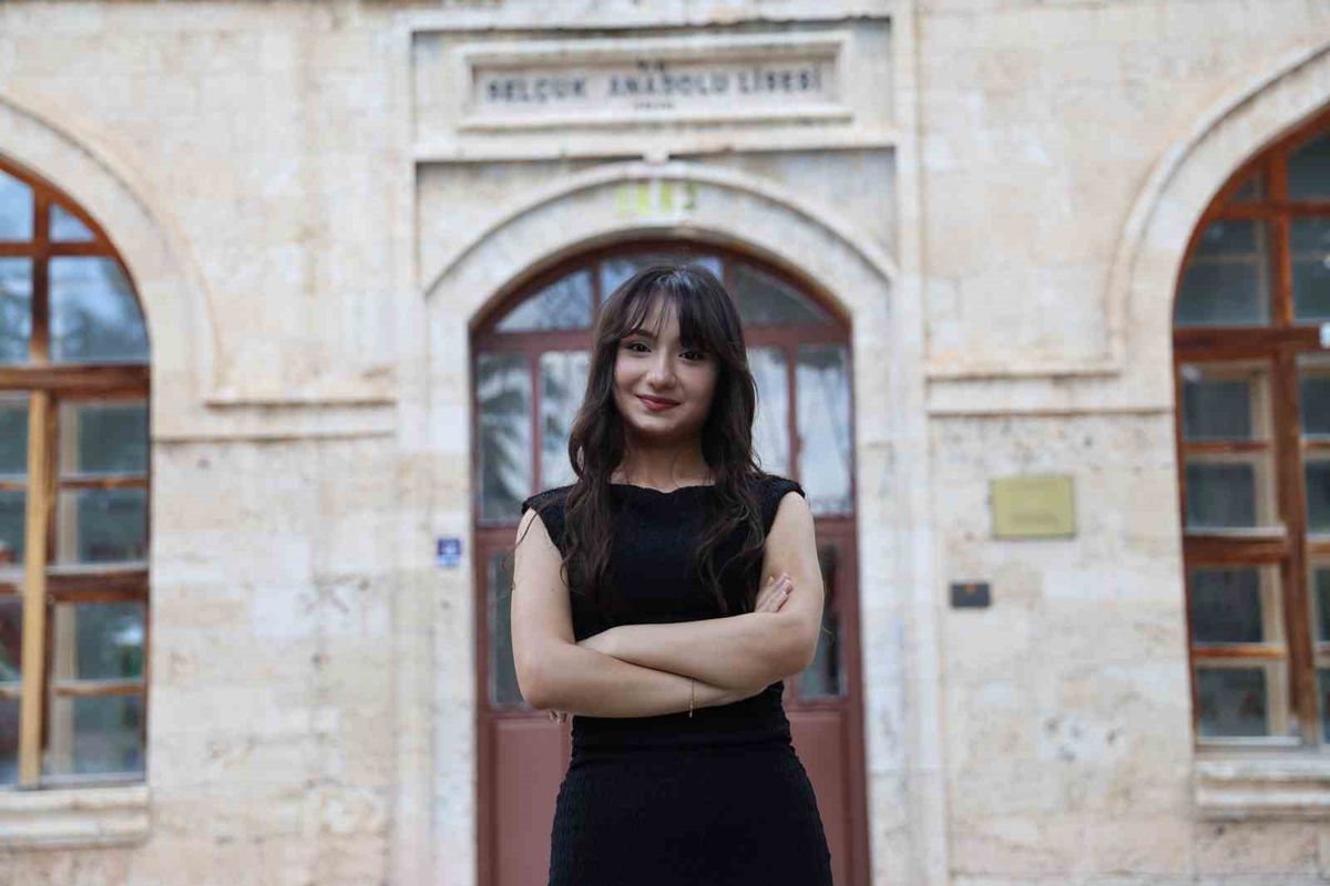 Sivaslı Damla Reyyan Doğan YKS'de Türkiye 11'incisi Oldu, Baygınlık Geçirdi