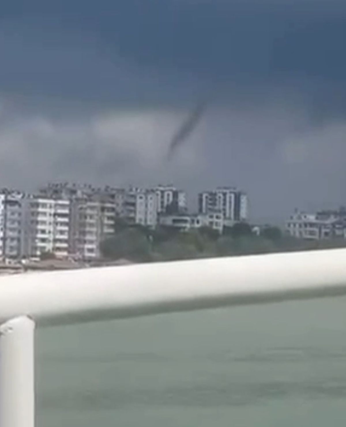 Adana Yumurtalık'ta denizde oluşan hortum
