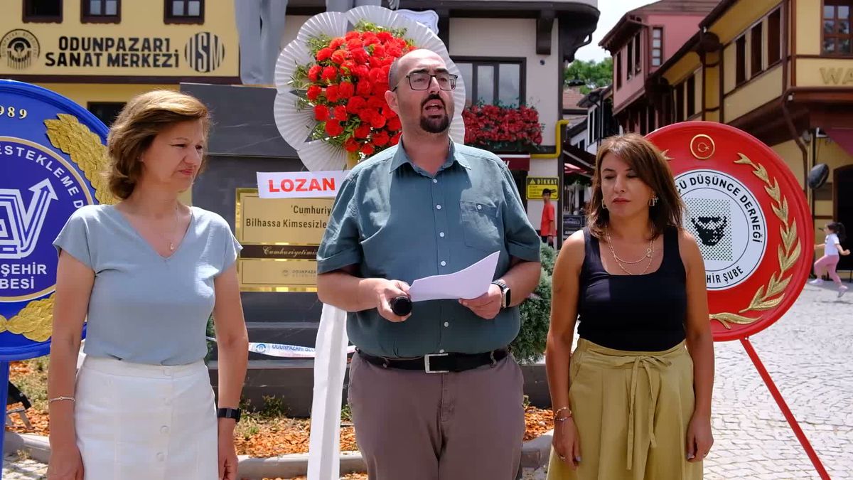 ADD Eskişehir Şube Başkanı Mehmet Avcı konuşma yaparken