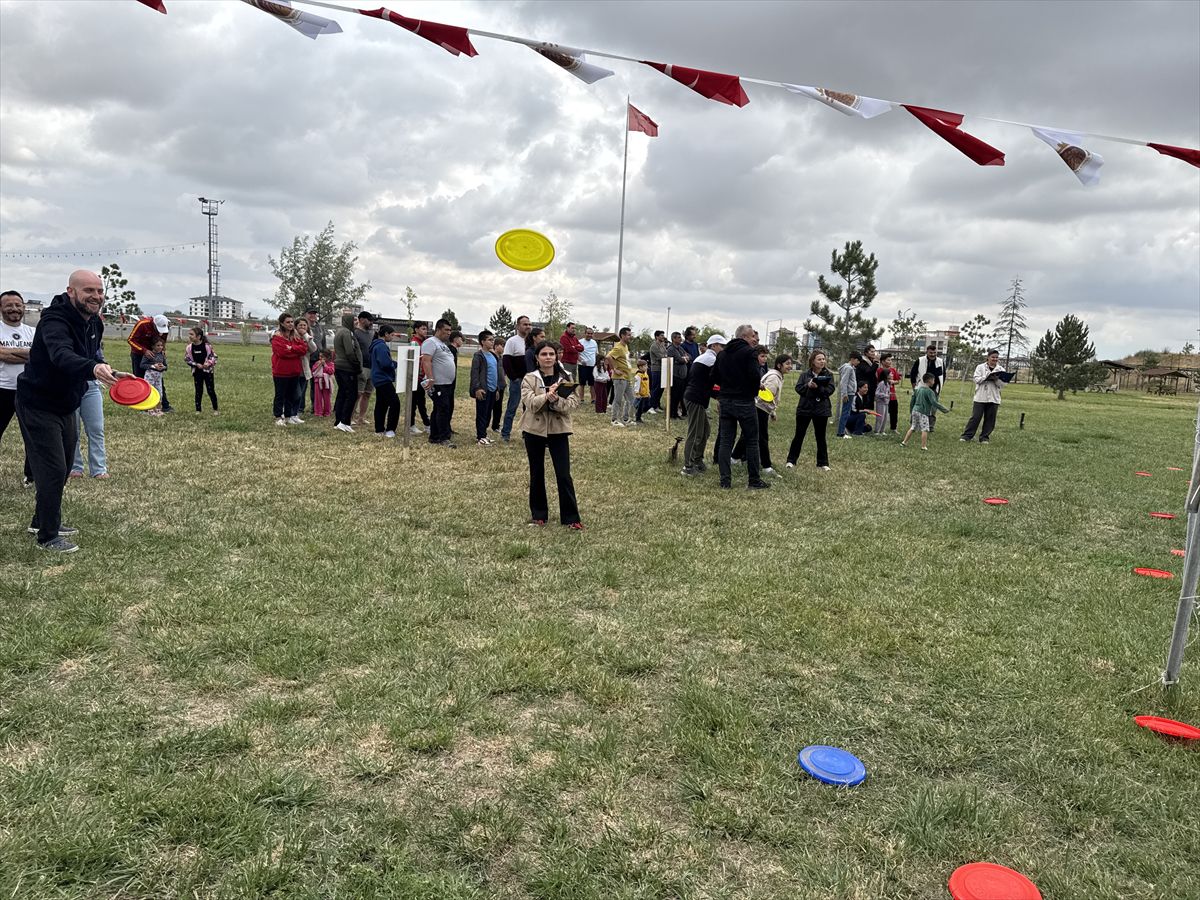 Afyonkarahisar'da 50 aile doğayla iç içe kampta buluştu