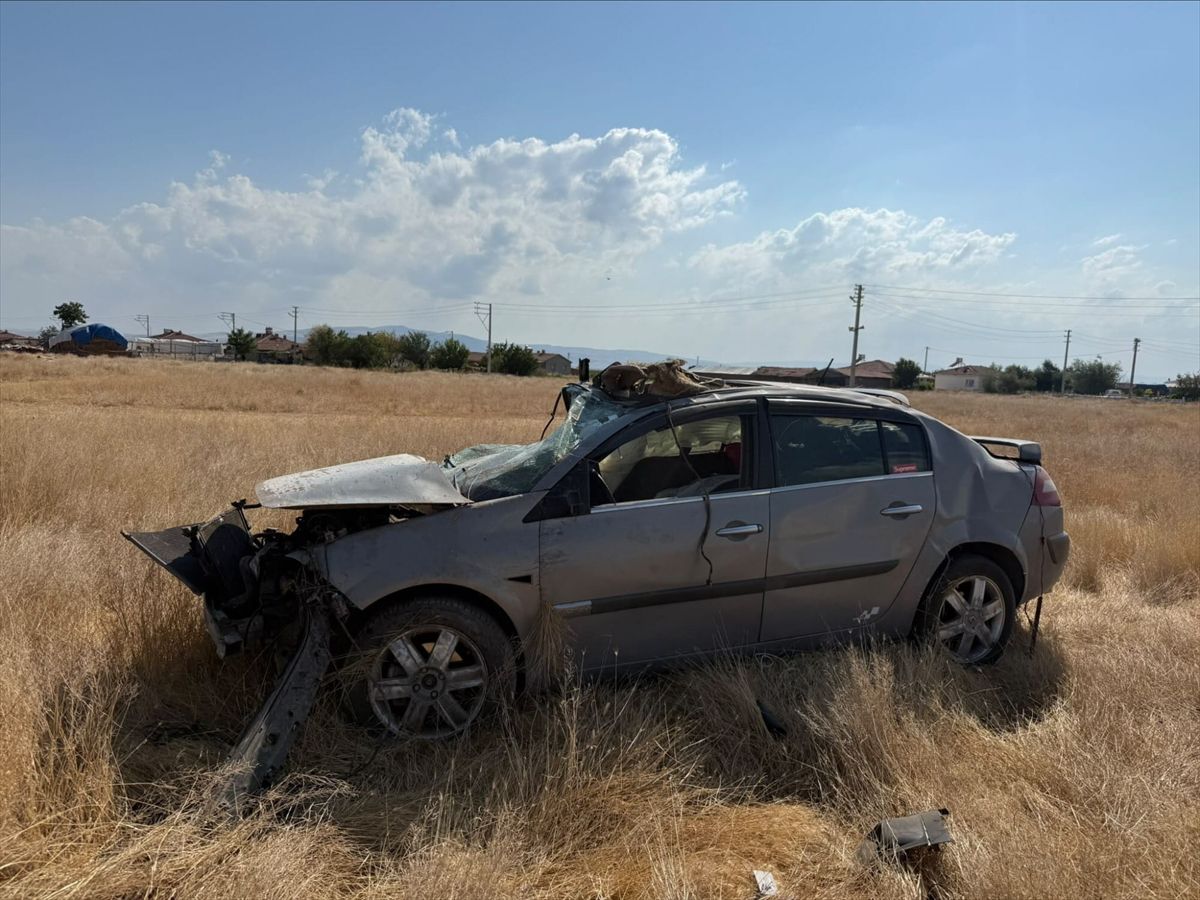 Afyonkarahisar'da devrilen otomobilin sürücüsü öldü