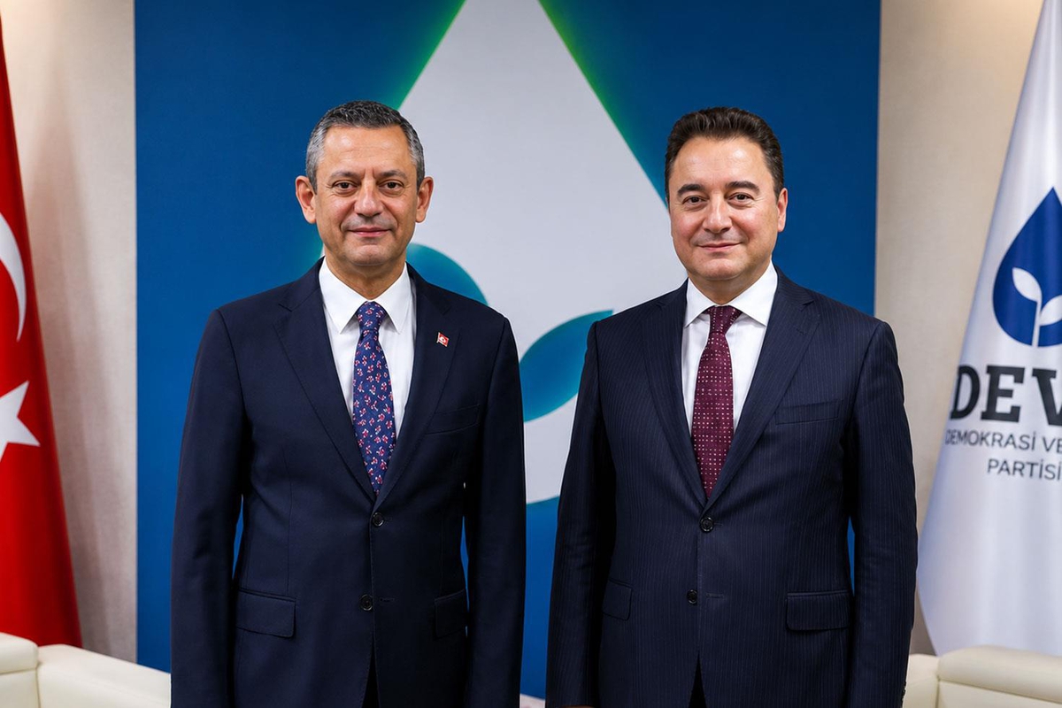 Ali Babacan 'dan Özgür Özel'e tebrik telefonu