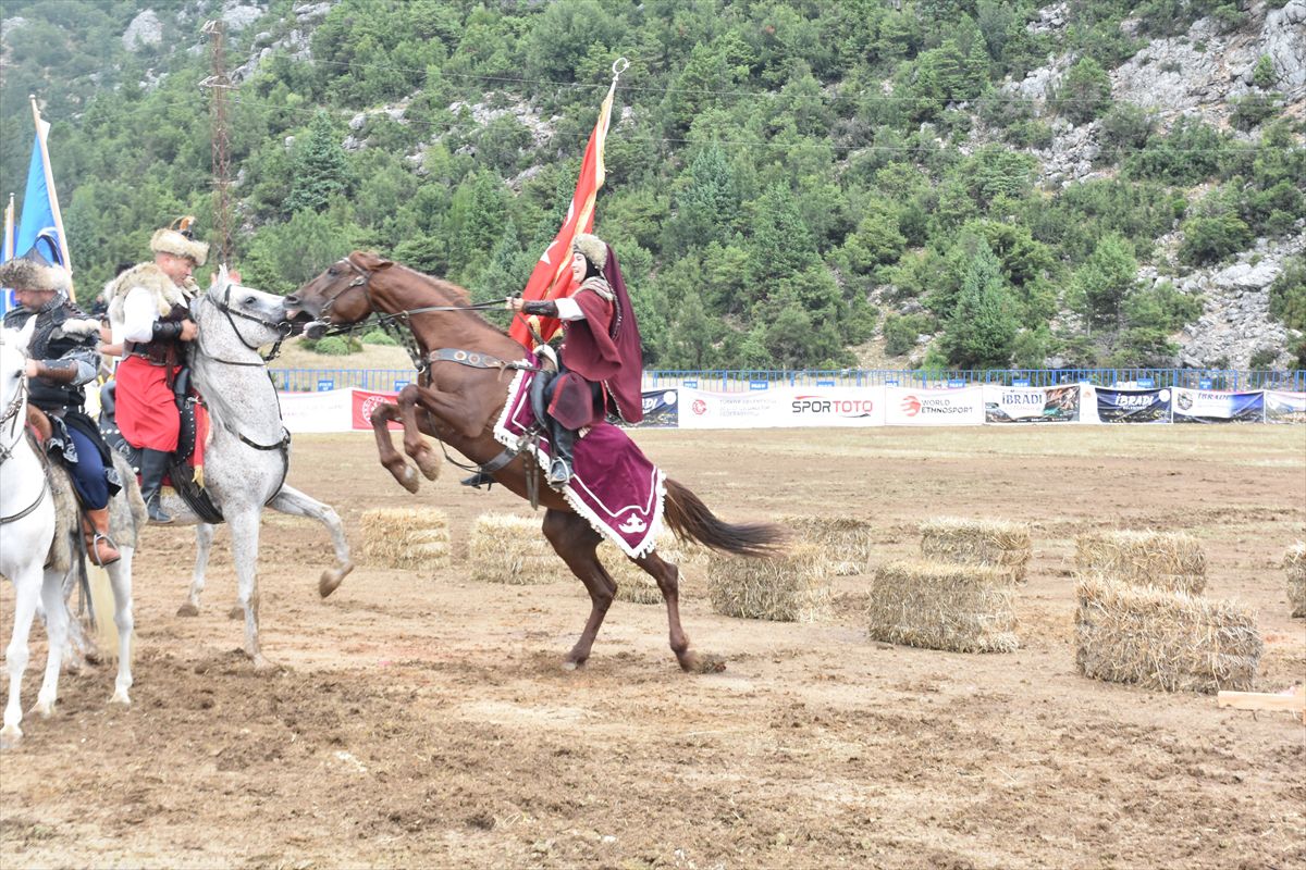 Bilal Erdoğan, geleneksel sporların önemine dair açıklamalarda bulunuyor.