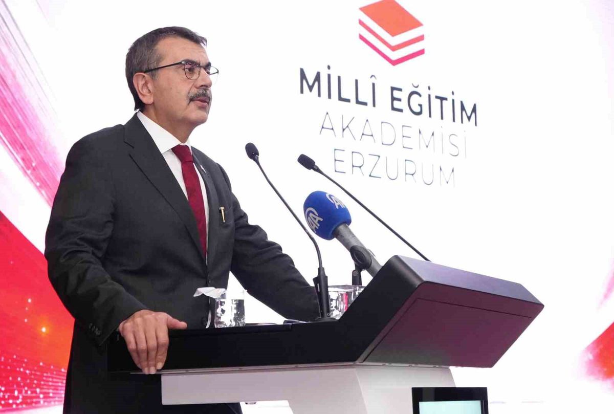 Bakan Tekin: 'Hayatın çok hızlı değiştiği bir dönemi yaşıyoruz'